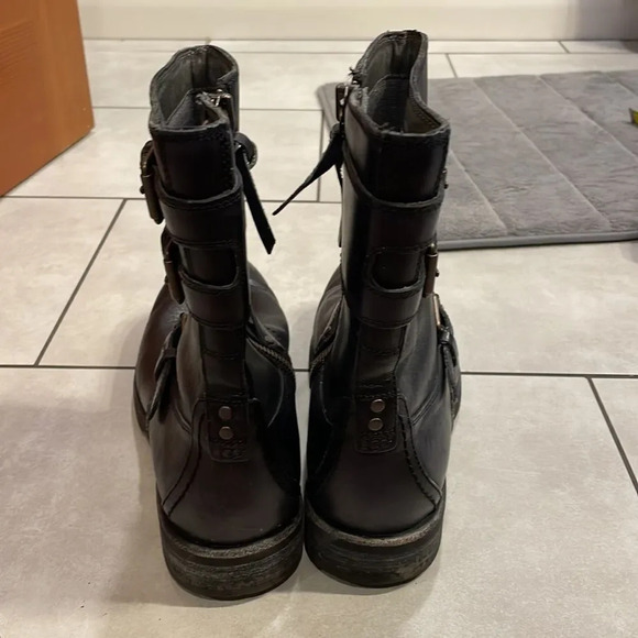 Ugg black leather woman’s boots - Picture 5 of 16